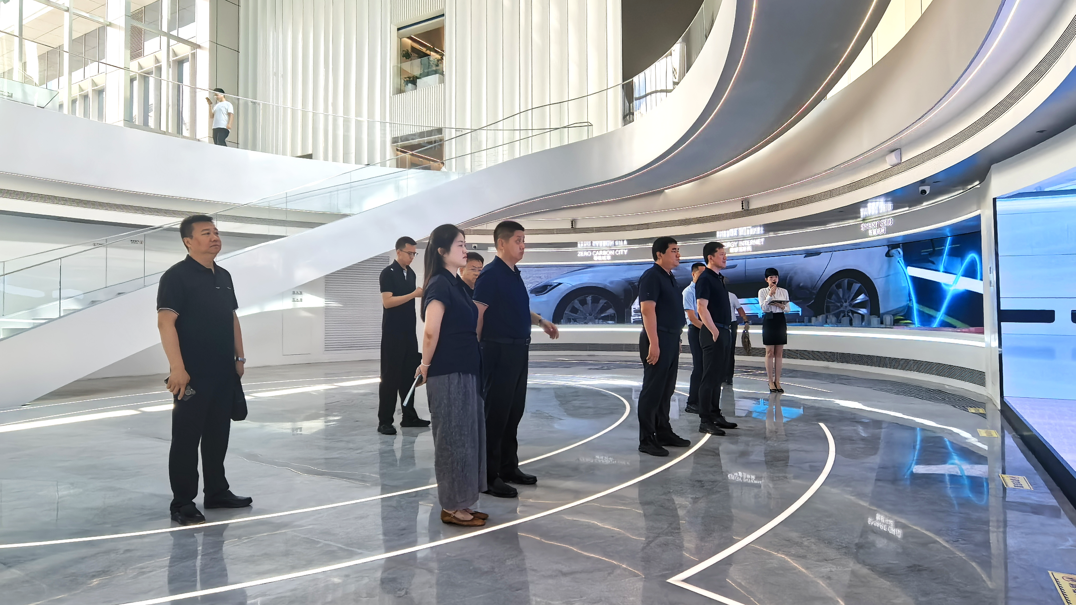 赤峰市委副书记陈占英一行赴AG旗舰厅科技考察交流